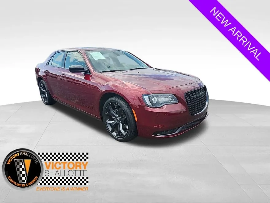 2023 Chrysler 300 Touring photo 1