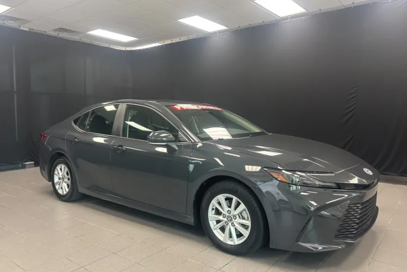 2025 Toyota Camry LE photo 1