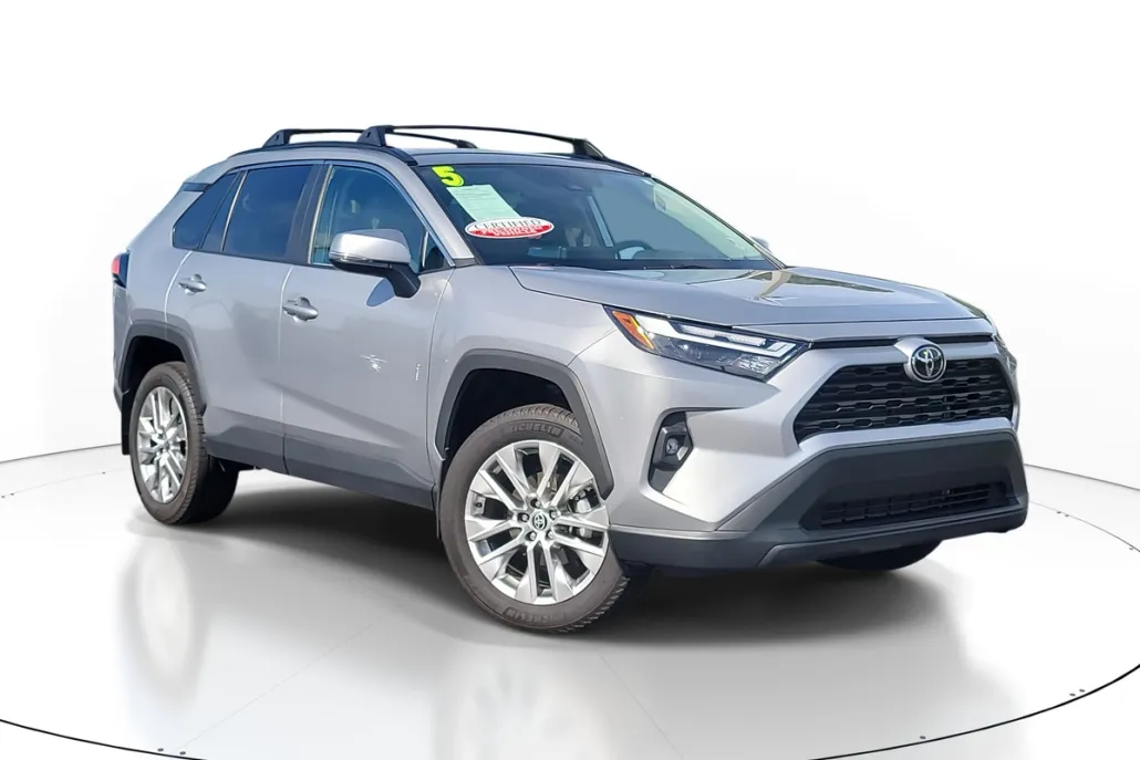 2025 Toyota RAV4 XLE Premium photo 1