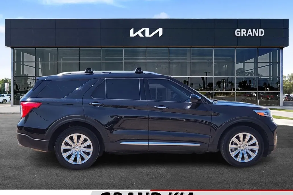 2022 Ford Explorer Limited photo 1