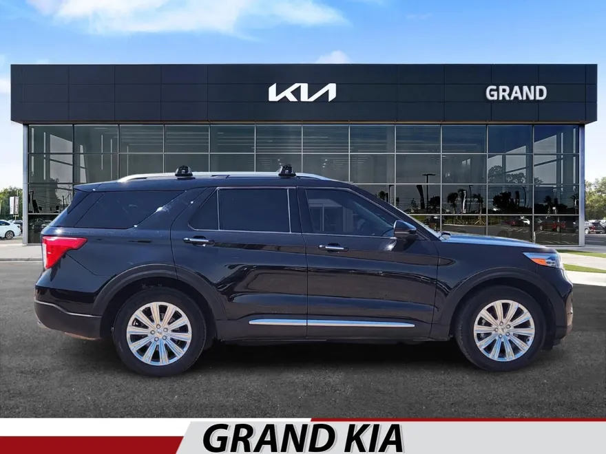 2022 Ford Explorer Limited photo 1