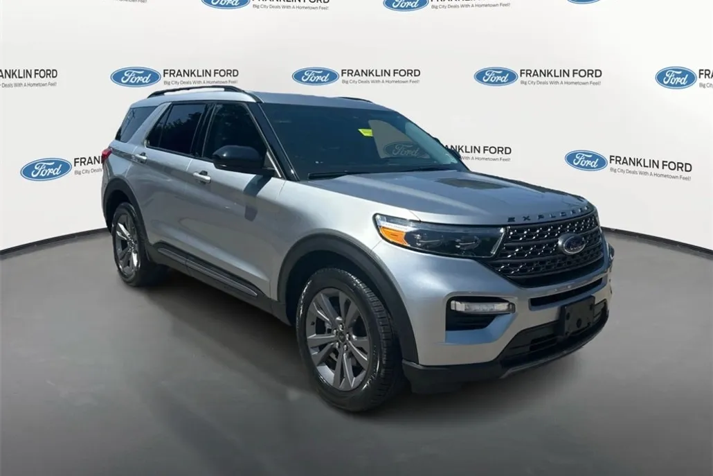 2022 Ford Explorer XLT photo 1