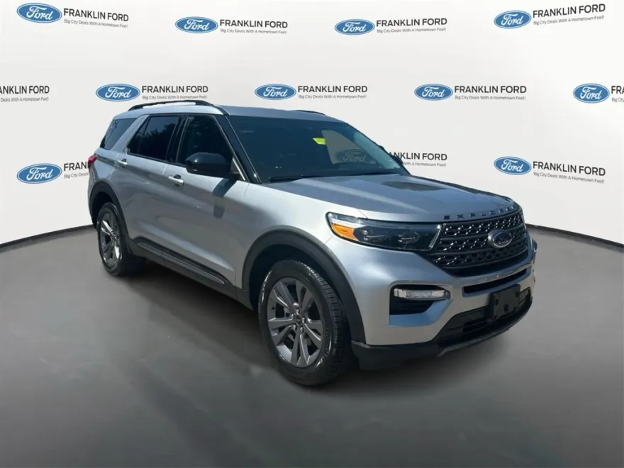 2022 Ford Explorer XLT photo 1