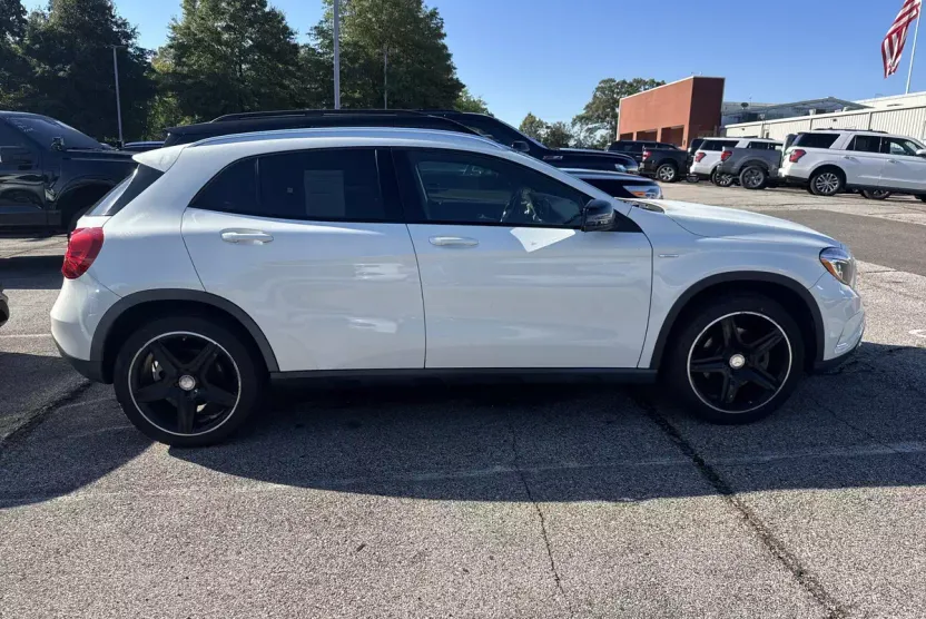 2015 Mercedes Benz GLA 250 photo 1