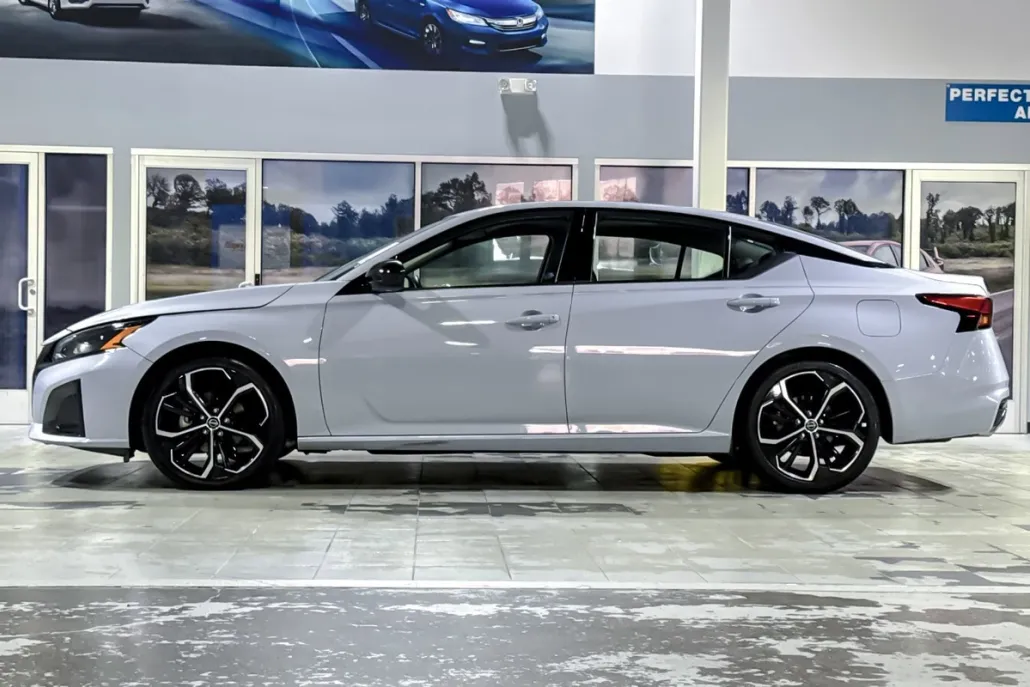 2024 Nissan Altima 2.5 SR photo 1