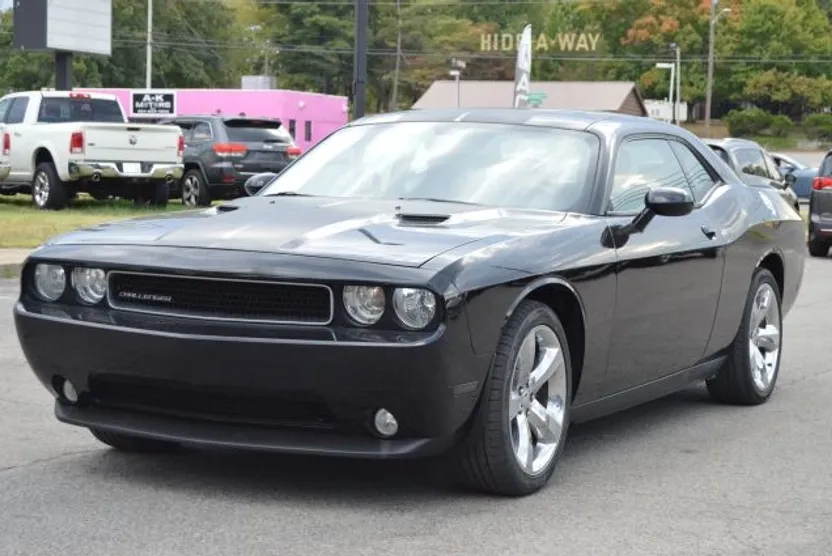 2012 Dodge Challenger SXT photo 1