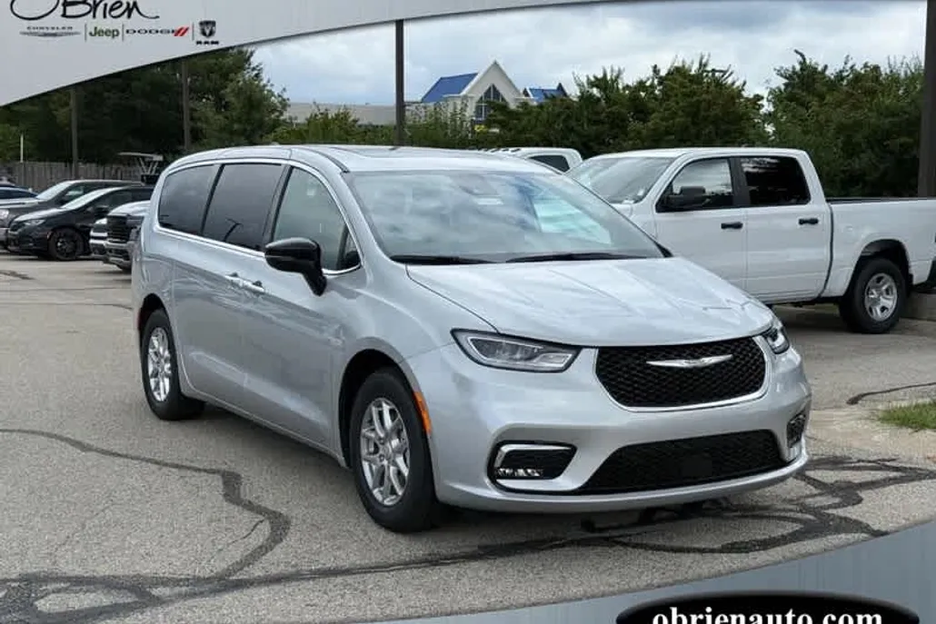 2026 Chrysler Pacifica Base photo 1