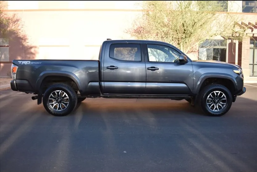 2021 Toyota Tacoma SR5 photo 1