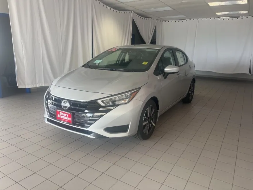 2025 Nissan Versa 1.6 SV photo 1
