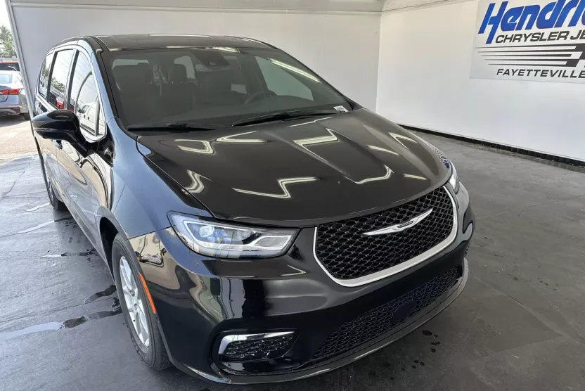2025 Chrysler Pacifica photo 1