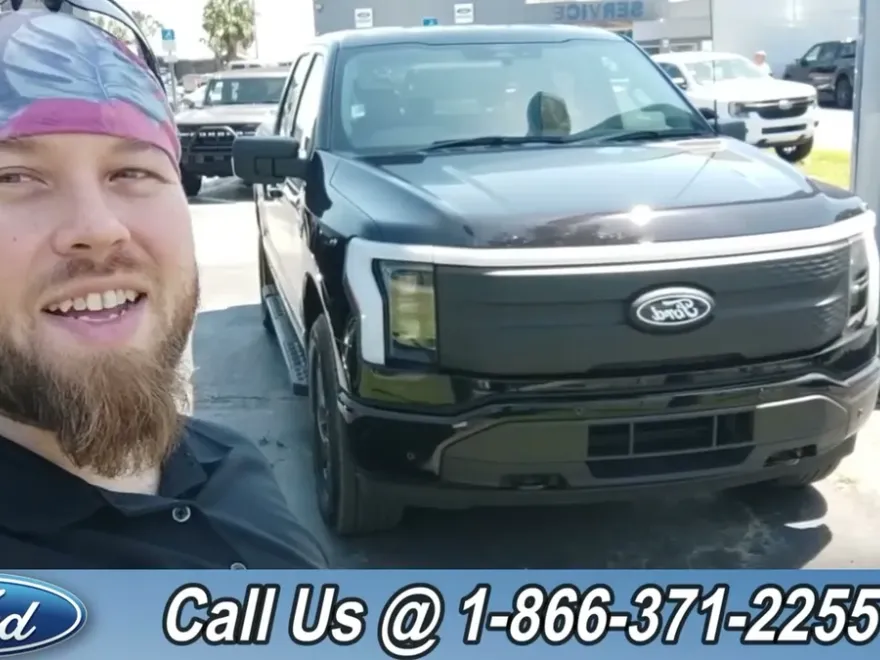 2025 Ford F-150 Lightning photo 1