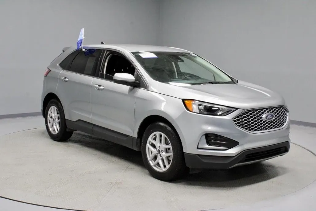 2024 Ford Edge SEL photo 1