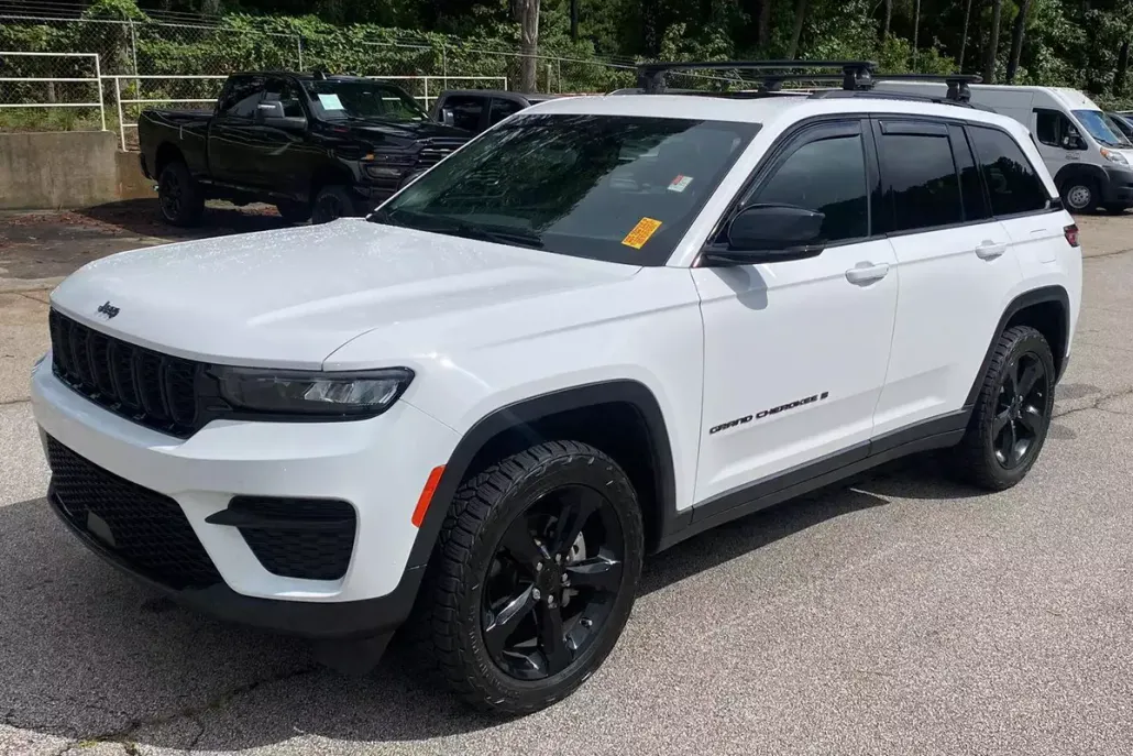 2023 Jeep Grand Cherokee Altitude photo 1