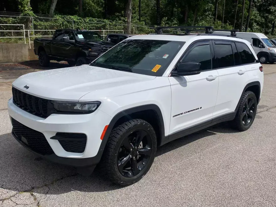 2023 Jeep Grand Cherokee Altitude photo 1