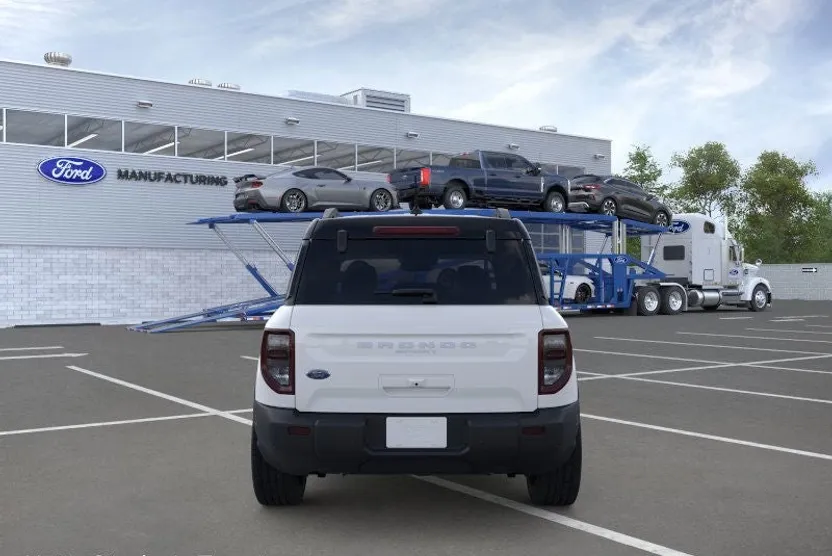 2025 Ford Bronco Sport Outer Banks photo 1