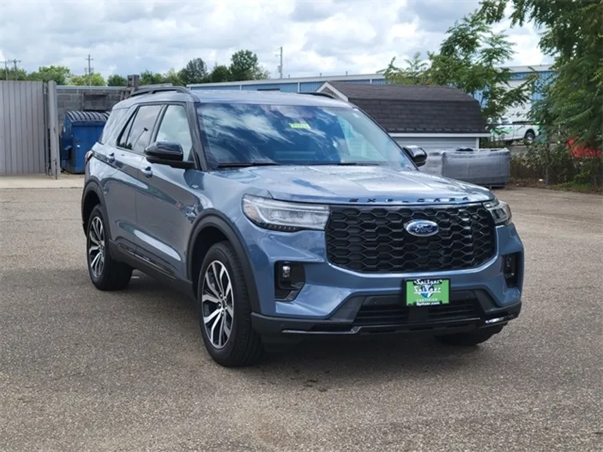 2025 Ford Explorer ST-Line photo 1