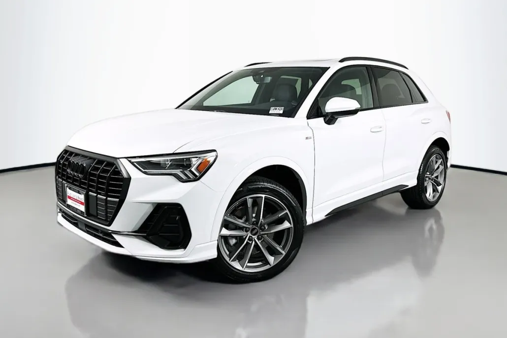 2025 Audi Q3 S line Premium photo 1