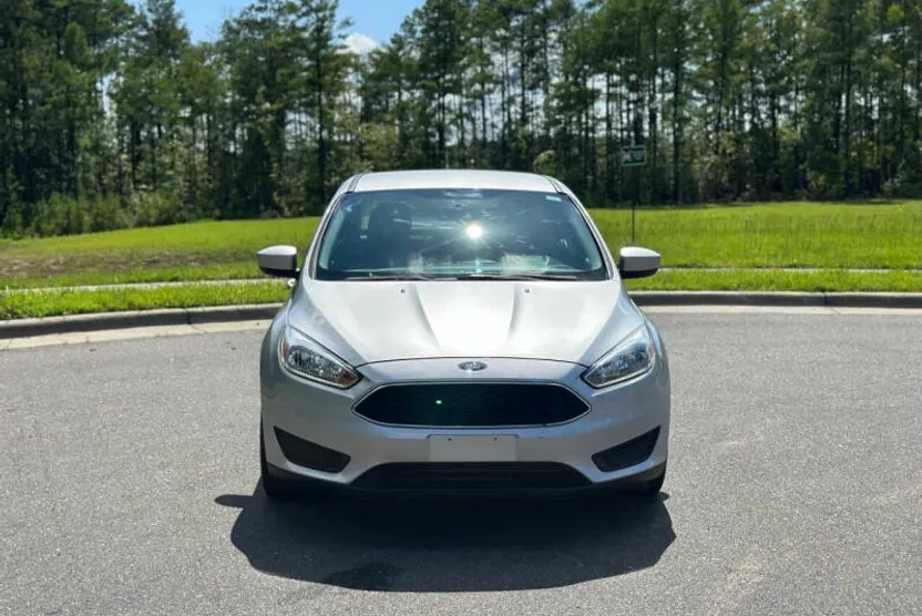 2018 Ford Focus SE photo 1