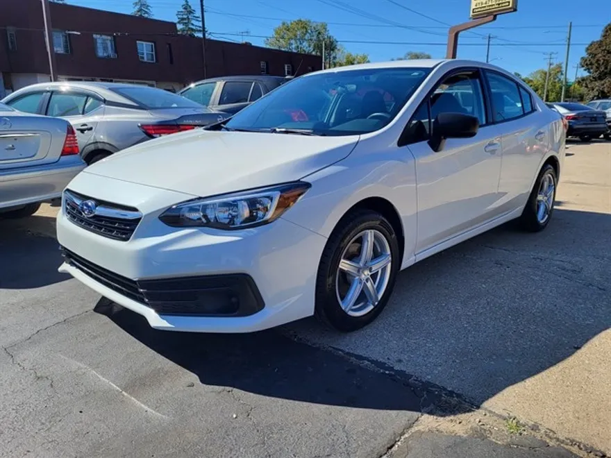 2022 Subaru Impreza 2.0i photo 1