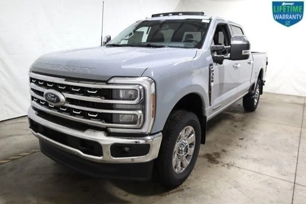 2025 Ford F-350 Lariat photo 1