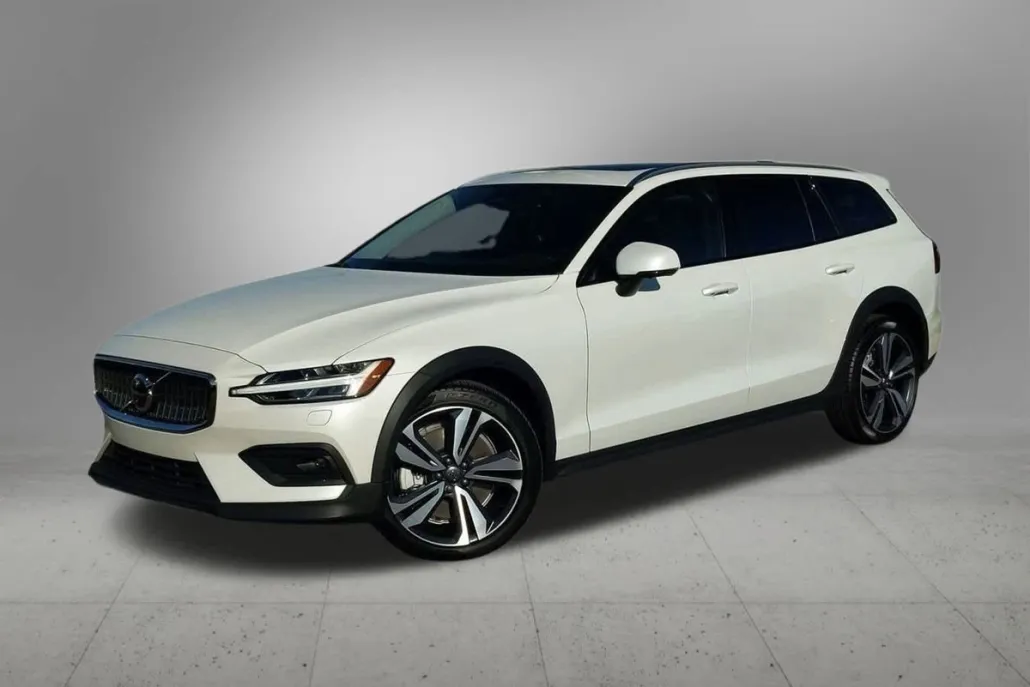 2025 Volvo V60 Cross Country B5 Plus photo 1