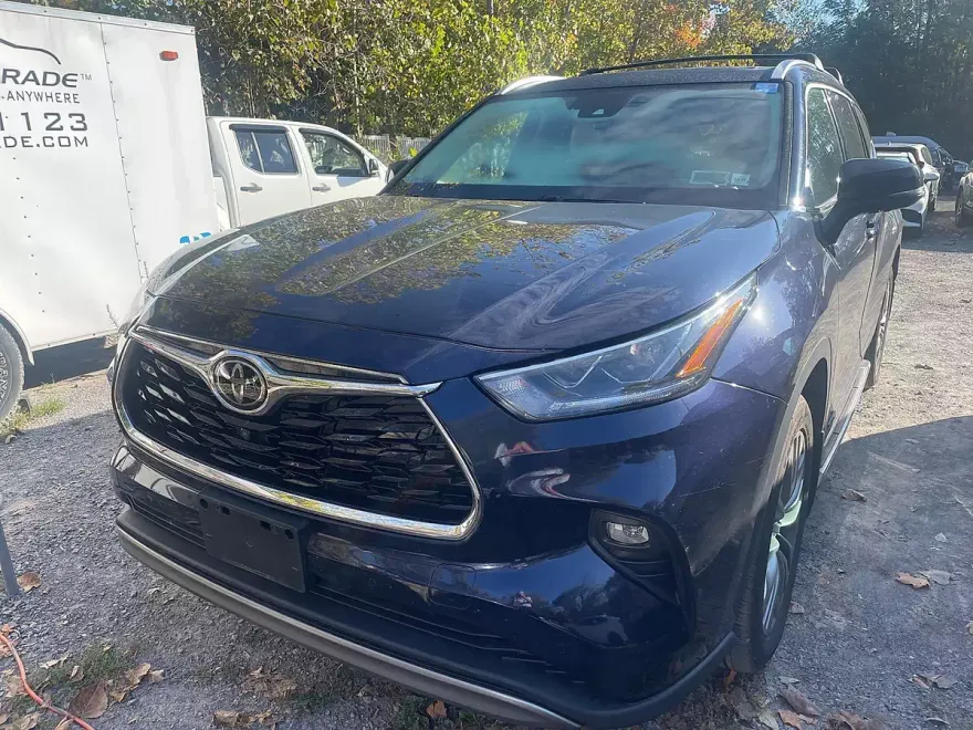 2022 Toyota Highlander Platinum photo 1