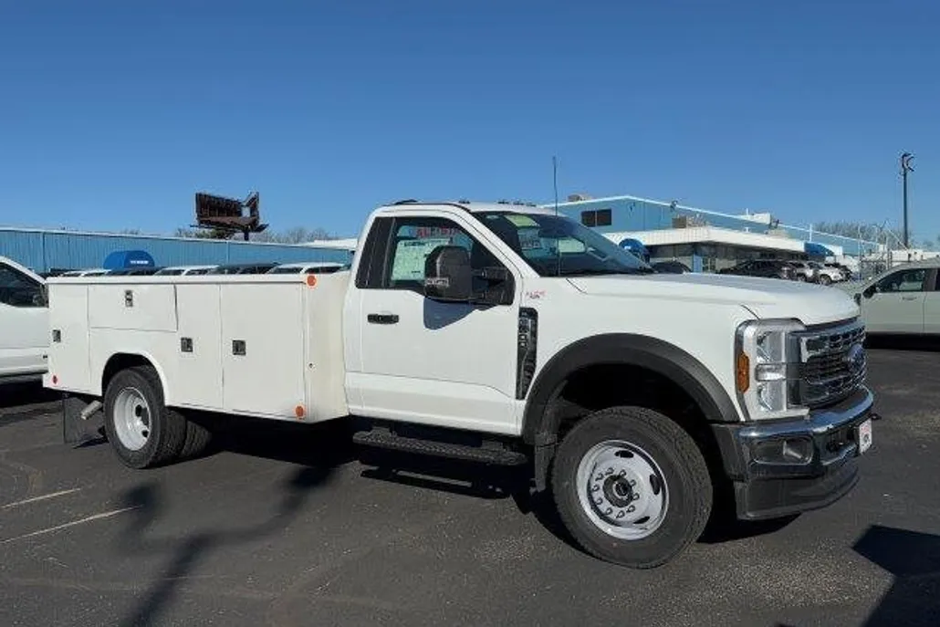 2024 Ford F-600 photo 1