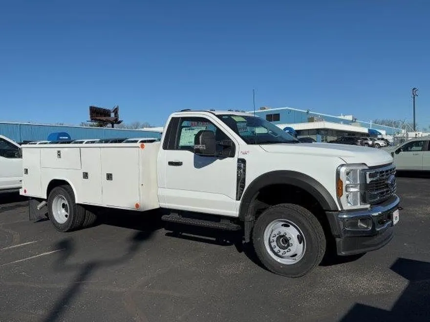 2024 Ford F-600 photo 1