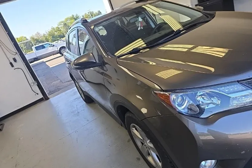 2014 Toyota RAV4 XLE photo 1
