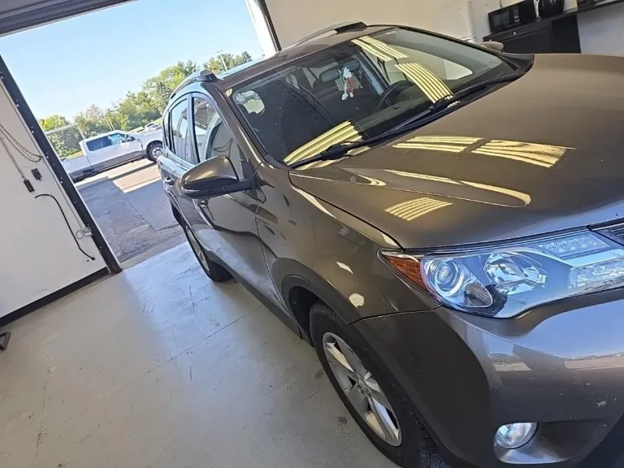 2014 Toyota RAV4 XLE photo 1