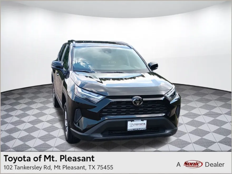 2023 Toyota RAV4 XLE photo 1