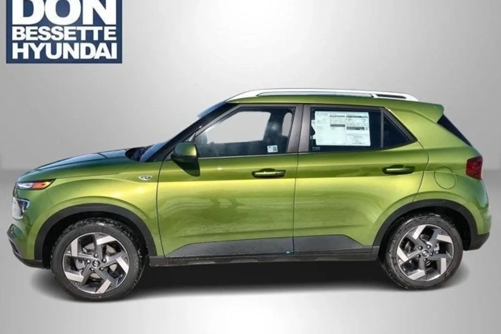 2024 Hyundai Venue SEL photo 1