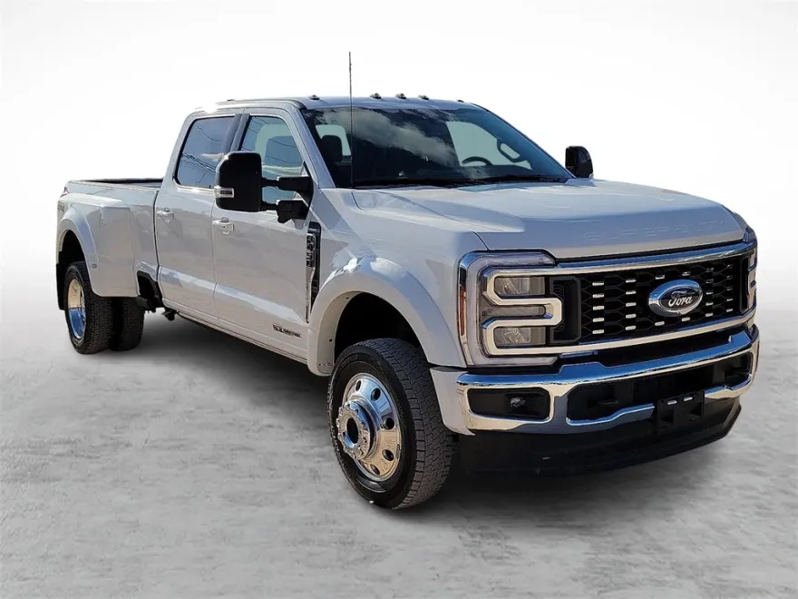 2026 Ford F-450 Lariat photo 1