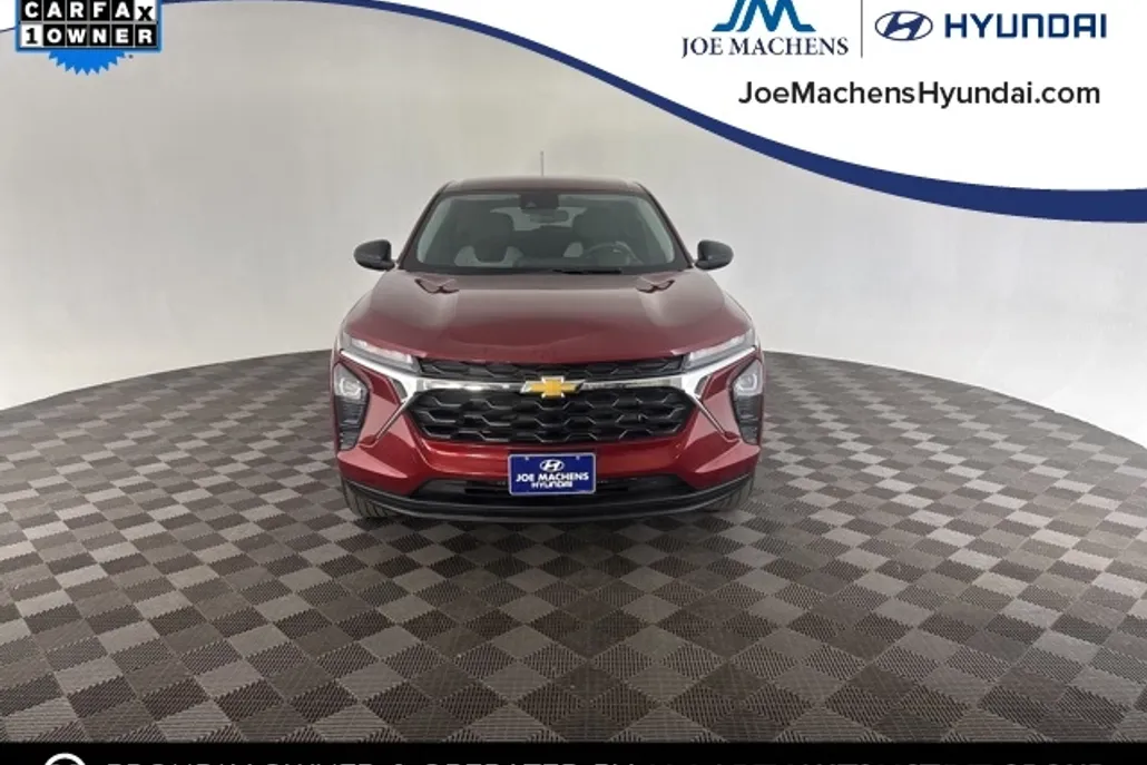 2024 Chevrolet Trax LS photo 1