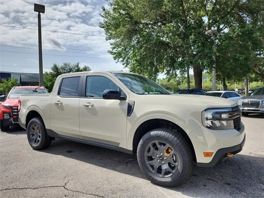 2024 Ford Maverick Lariat photo 1