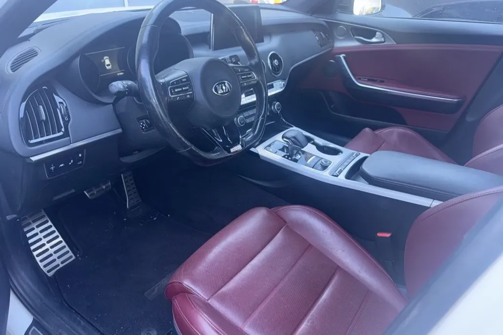 2019 Kia Stinger GT2 photo 1