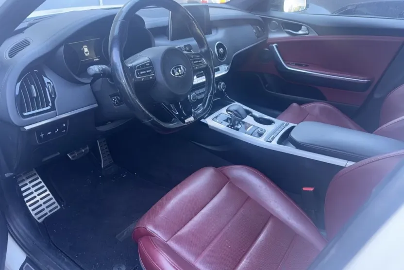 2019 Kia Stinger GT2 photo 1