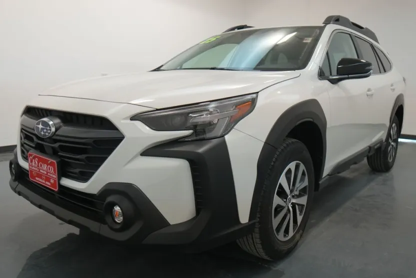 2025 Subaru Outback Premium photo 1