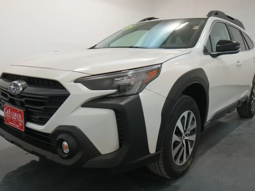 2025 Subaru Outback Premium photo 1