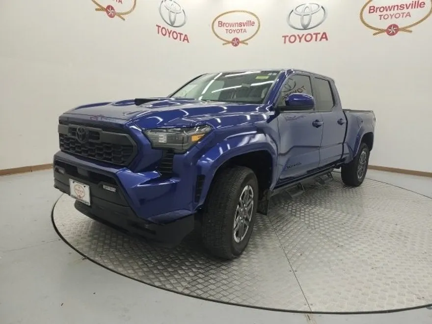 2024 Toyota Tacoma LE photo 1