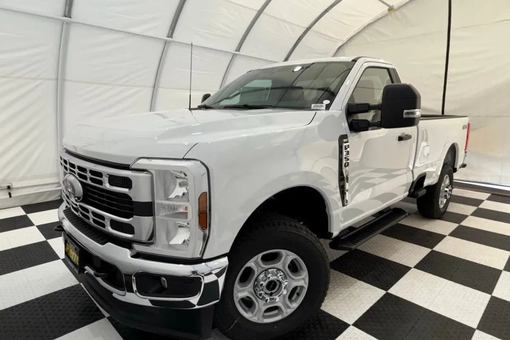 2025 Ford F-350 XLT photo 1