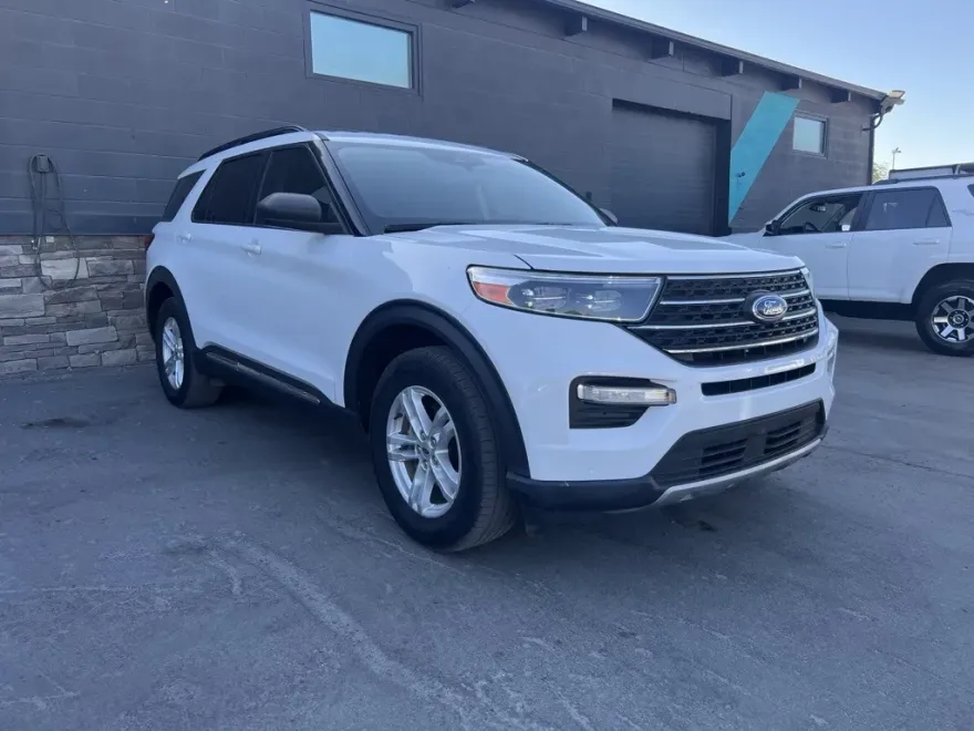 2020 Ford Explorer XLT photo 1