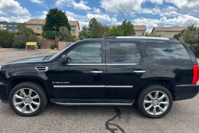 2007 Cadillac Escalade Base photo 1