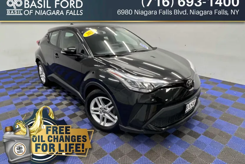 2021 Toyota C-HR LE photo 1