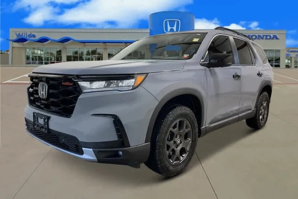 2025 Honda Pilot TrailSport photo 1