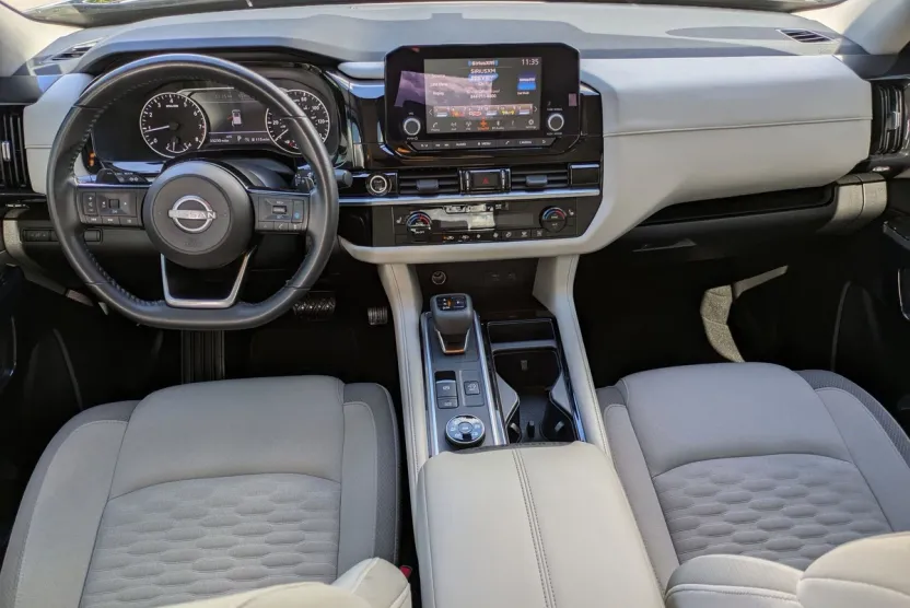 2022 Nissan Pathfinder SV photo 1