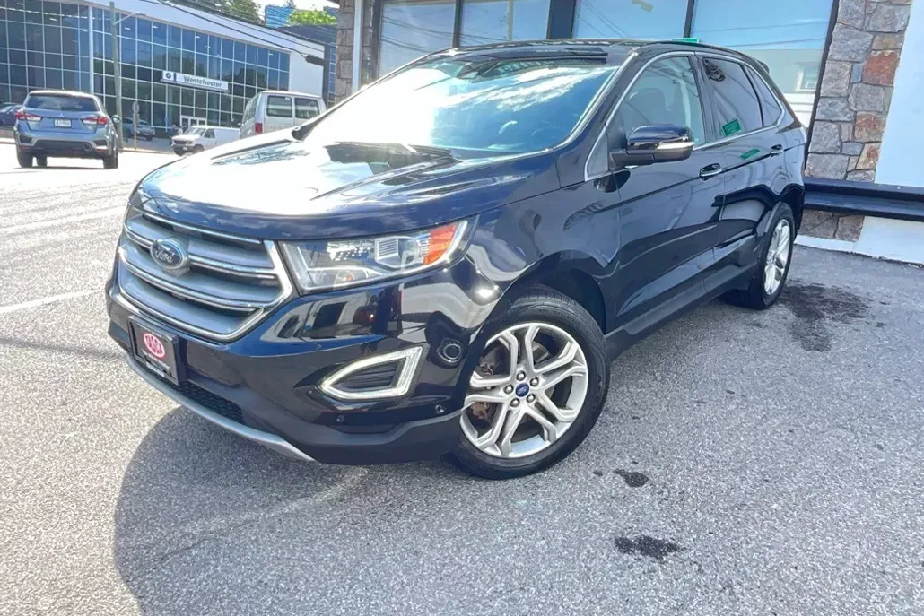 2016 Ford Edge Titanium photo 1