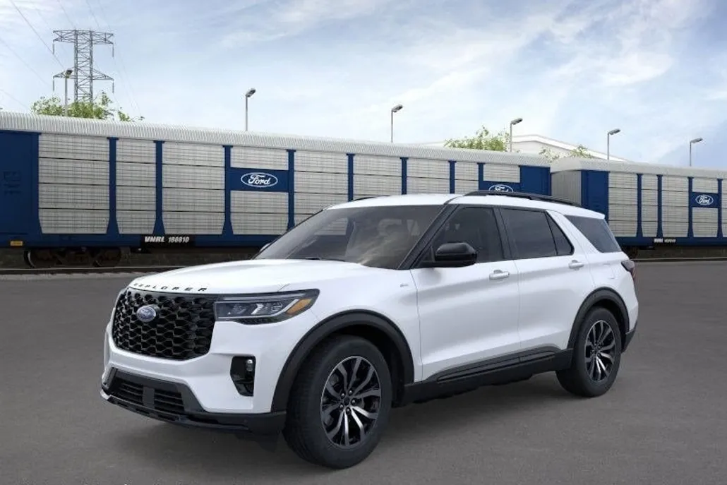 2025 Ford Explorer ST-Line photo 1