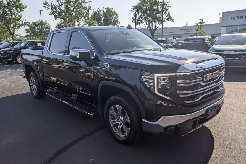 2024 Gmc Sierra 1500 SLT photo 1