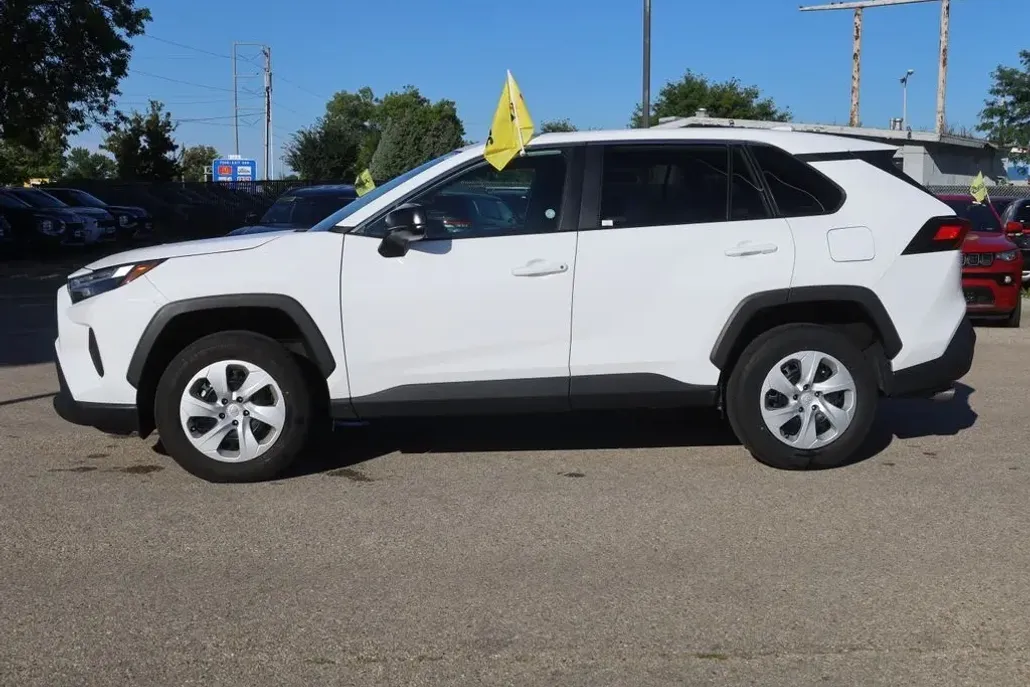 2024 Toyota RAV4 LE photo 1